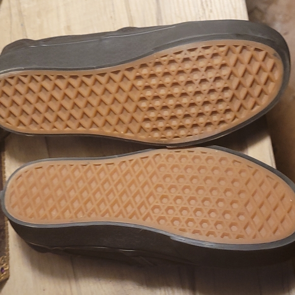 Vans - Picture 2 of 3